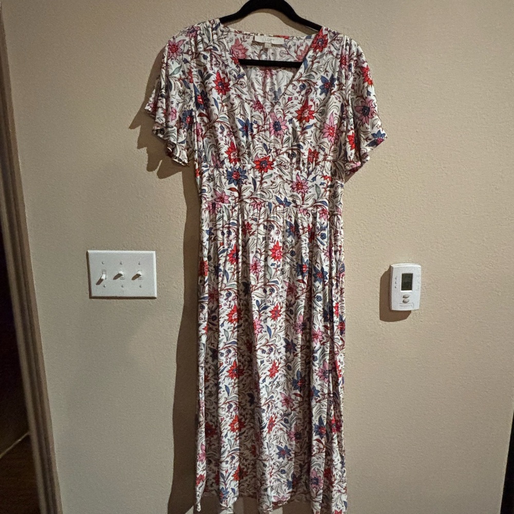 LOFT Floral Flutter Sleeve V-Neck Midi Pocket Dress - Picture 5 of 12